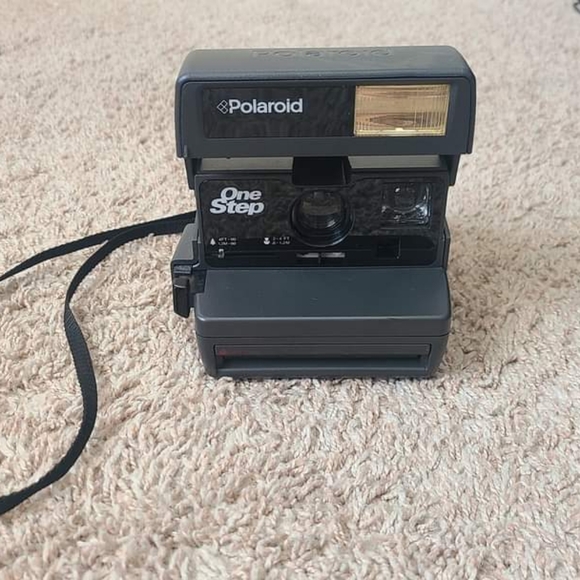 Polaroid One Step Camera + 16 color film photos - Picture 2 of 6